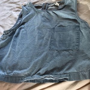 Cropped, sleeveless, chambray top